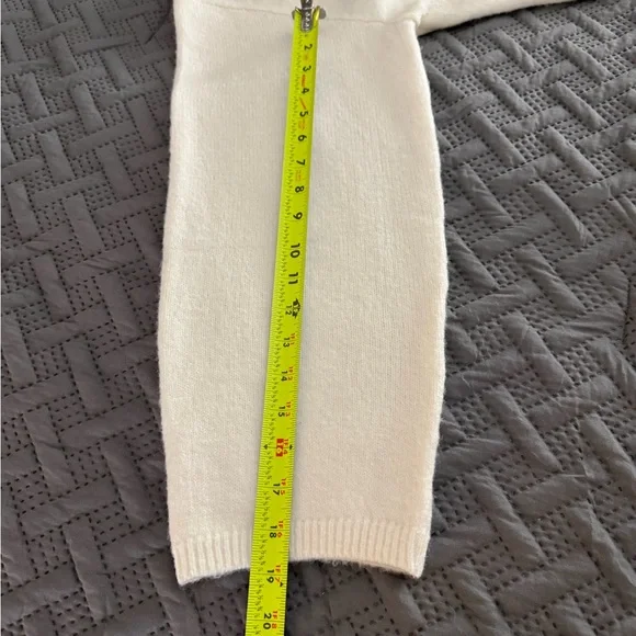 H&M White Sweater with Elegant Bow Accent - Picture 10 of 13